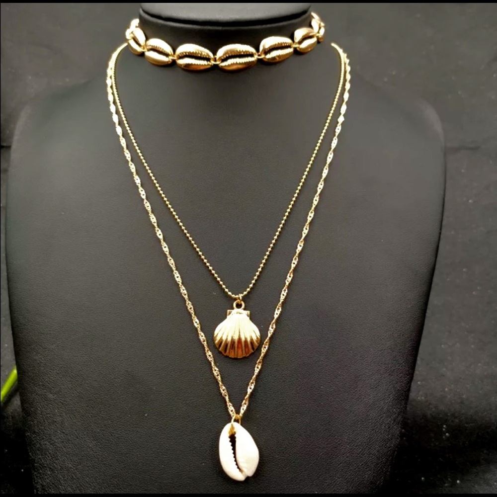 ✨ Gold Layered Seashell Necklaces - Picture 2 of 6